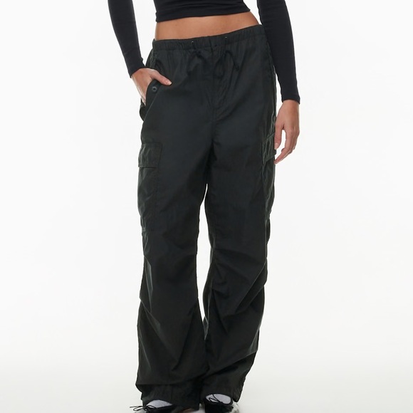 Aritzia Pants - Aritzia TNA Black Parachute Cargo Pants